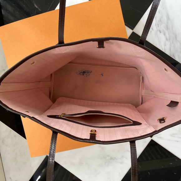 Louis Vuitton Neverfull MM Damier Ebene | Rose Ballerine Interior - Picture 4 of 11